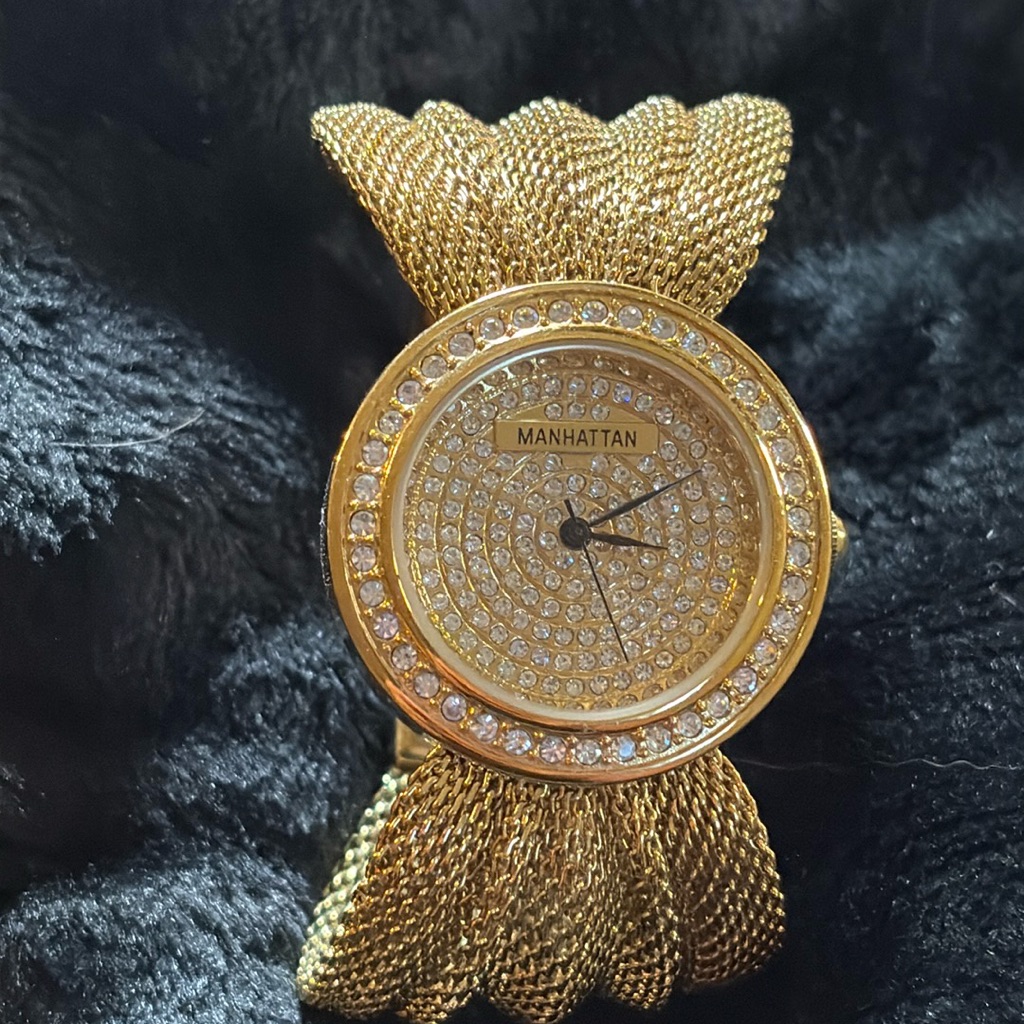 Hw136. Andre Giroud Ladies Sparkle Watch, Very Nice